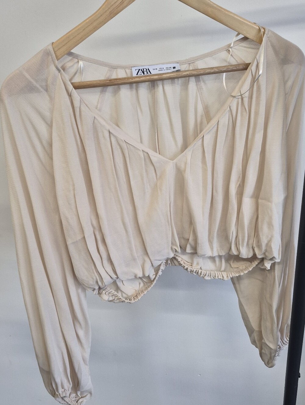 Zara Cream V-Neck Pleated Long Sleeve Cropped Top